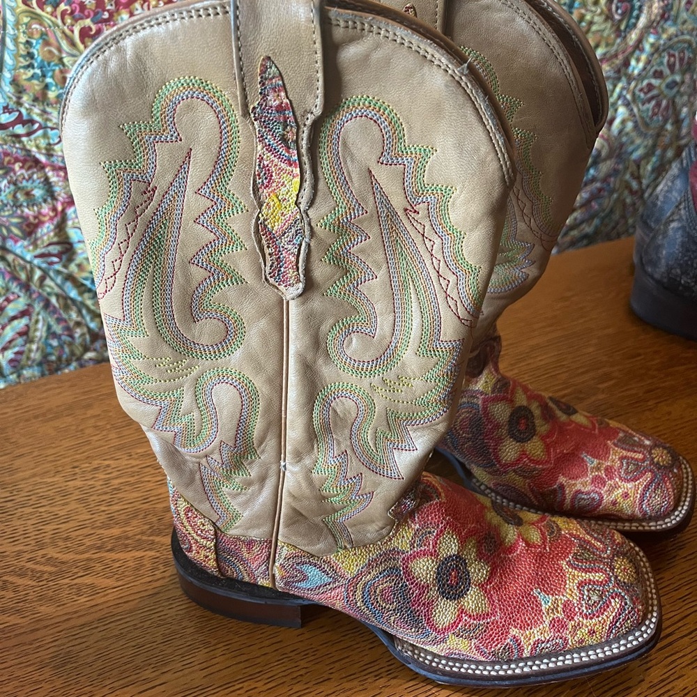 Dan Post beautiful stingray, floral, leather, cowboy boots